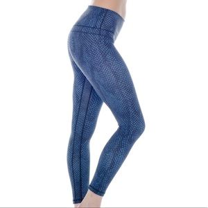 Varley Active Union Blue Reservoir Snake Patterned 7/8 High Rise Leggings